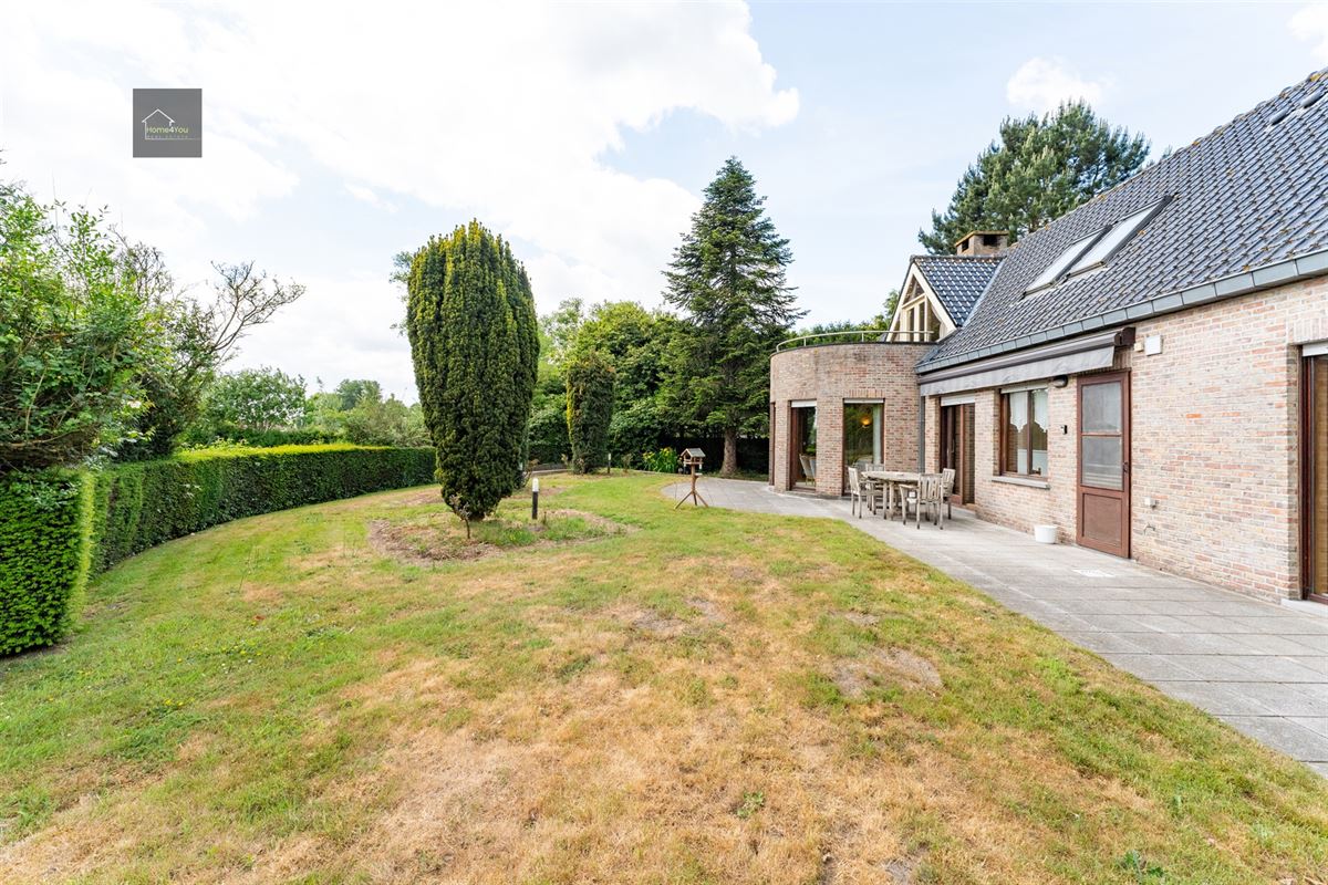Villa op groot perceel met 5 slaapkamers en prachtig zicht.