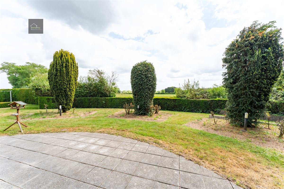 Villa op groot perceel met 5 slaapkamers en prachtig zicht.