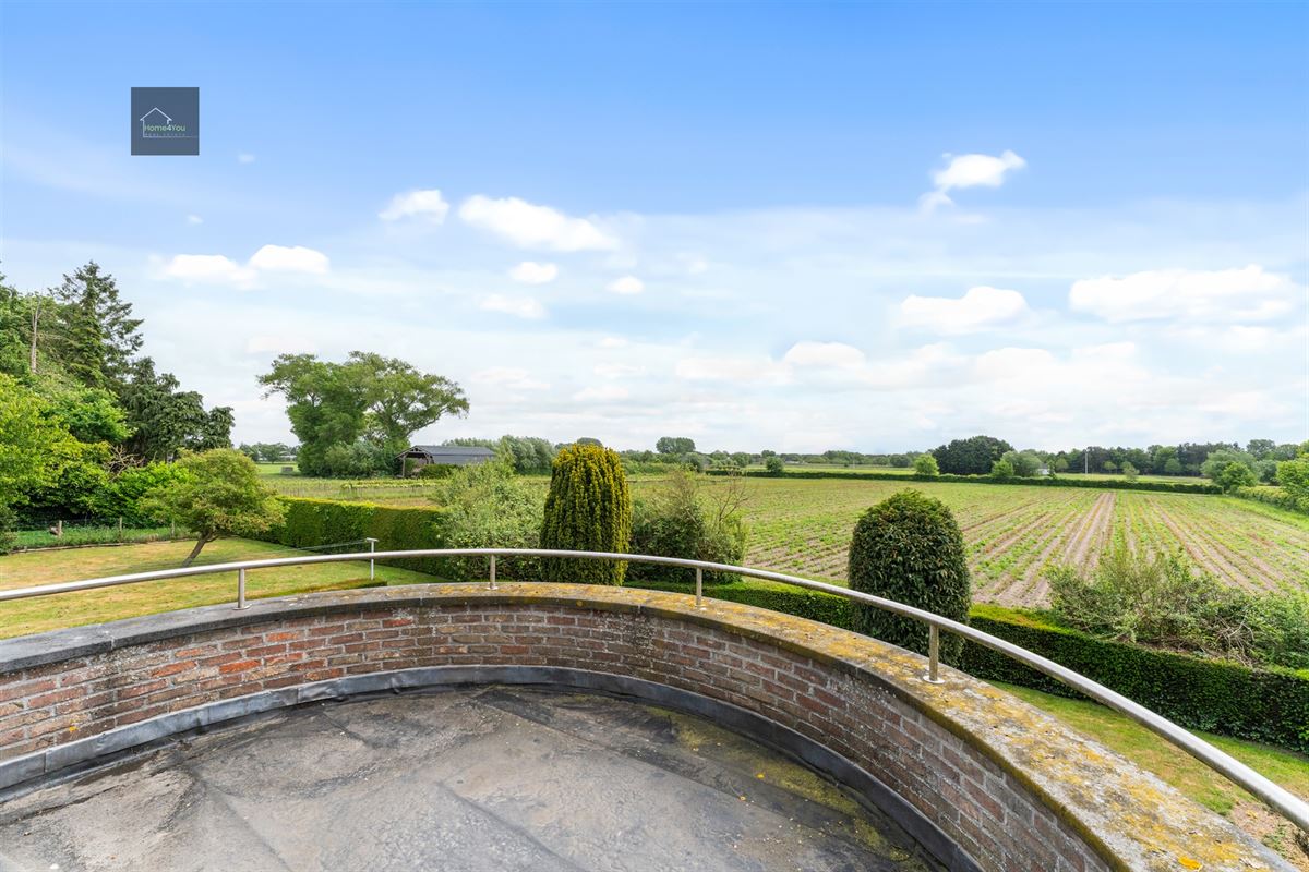 Villa op groot perceel met 5 slaapkamers en prachtig zicht.