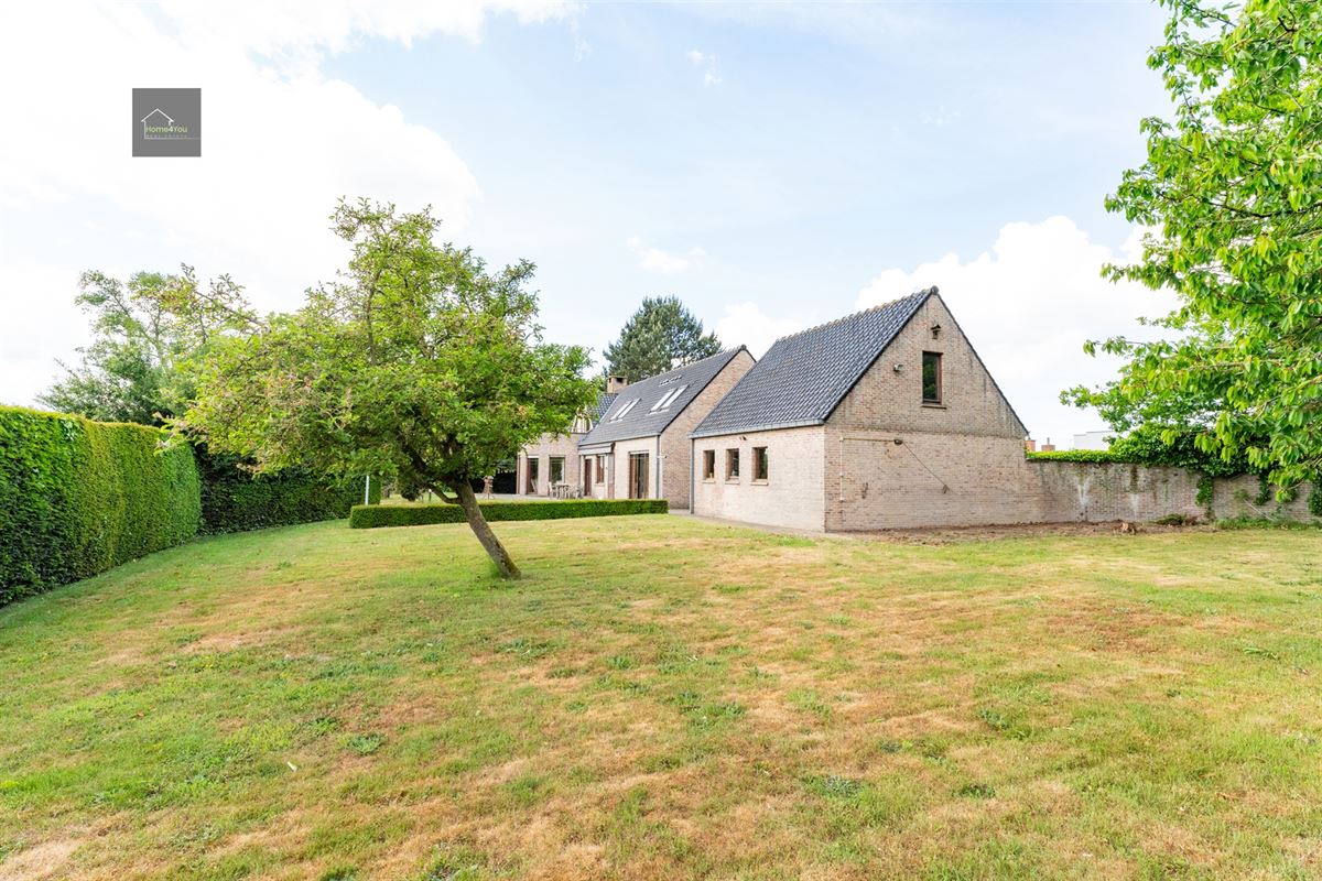 Villa op groot perceel met 5 slaapkamers en prachtig zicht.