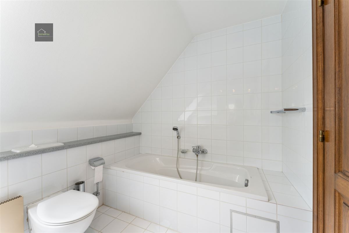 Villa op groot perceel met 5 slaapkamers en prachtig zicht.