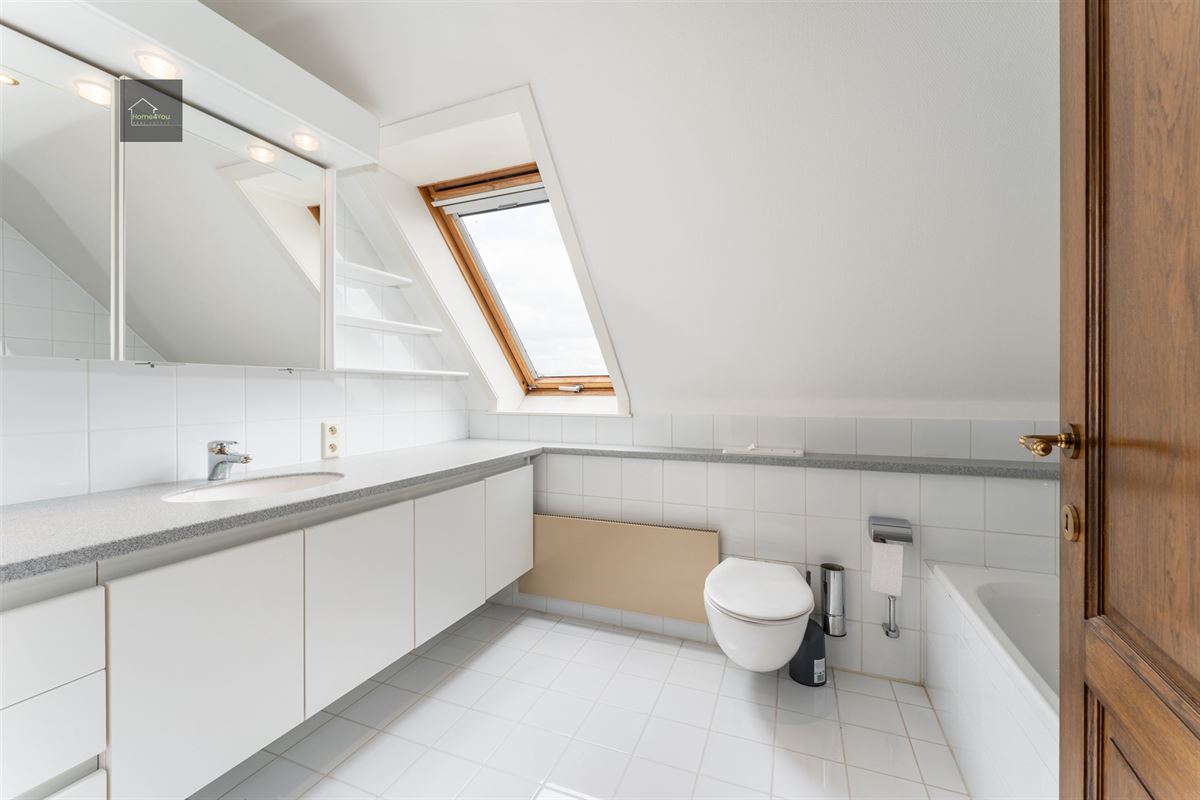 Villa op groot perceel met 5 slaapkamers en prachtig zicht.