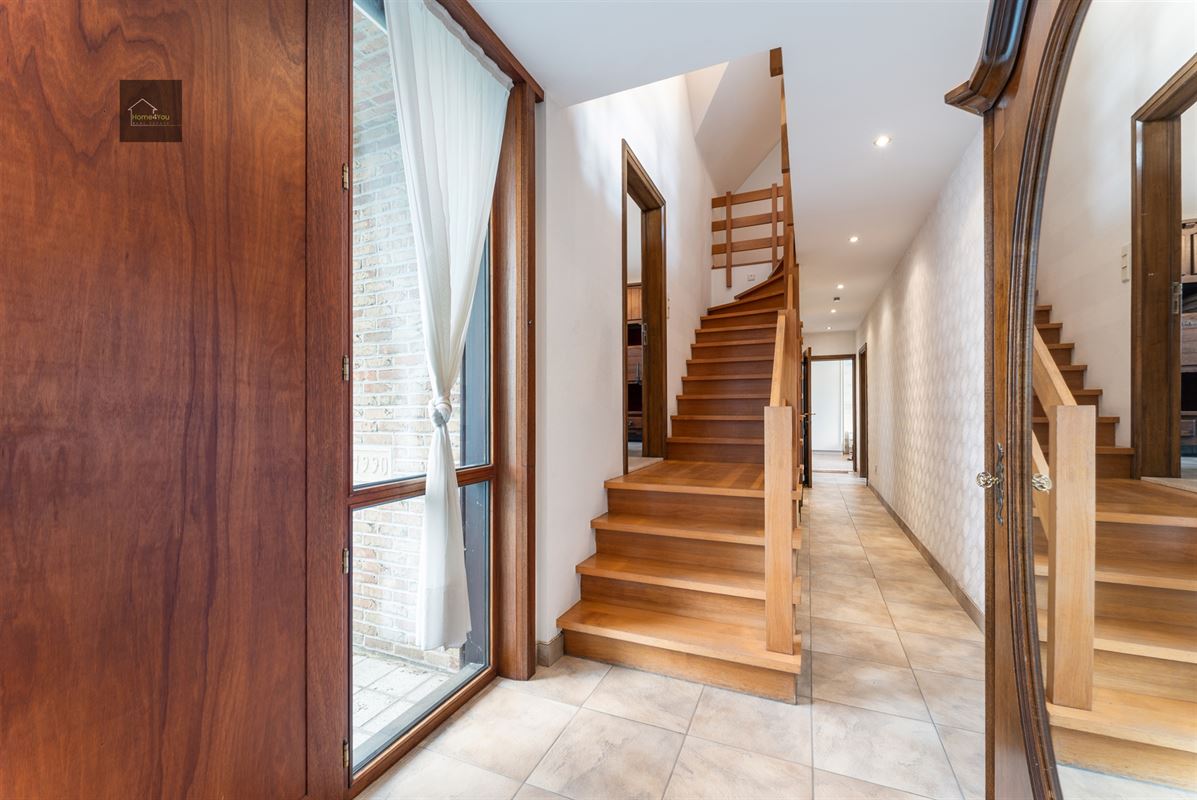 Villa op groot perceel met 5 slaapkamers en prachtig zicht.