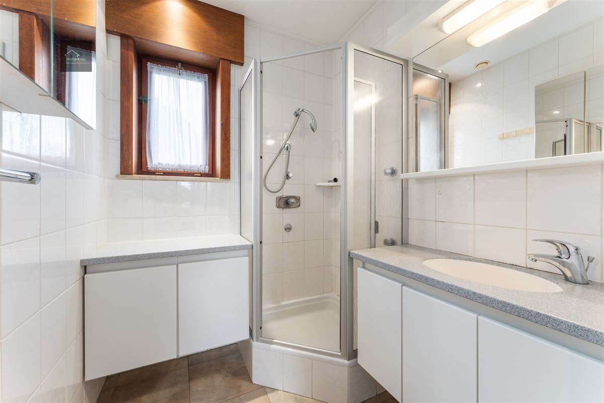 Villa op groot perceel met 5 slaapkamers en prachtig zicht.
