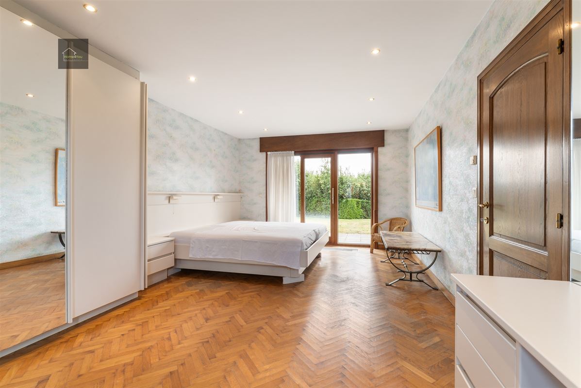 Villa op groot perceel met 5 slaapkamers en prachtig zicht.