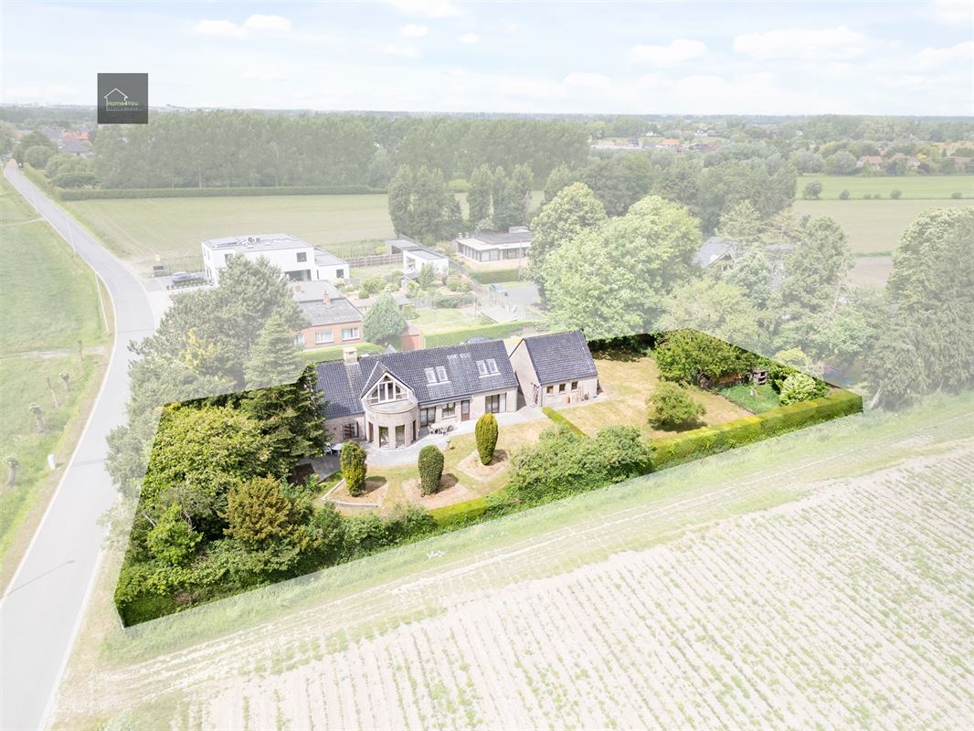 Villa op groot perceel met 5 slaapkamers en prachtig zicht.