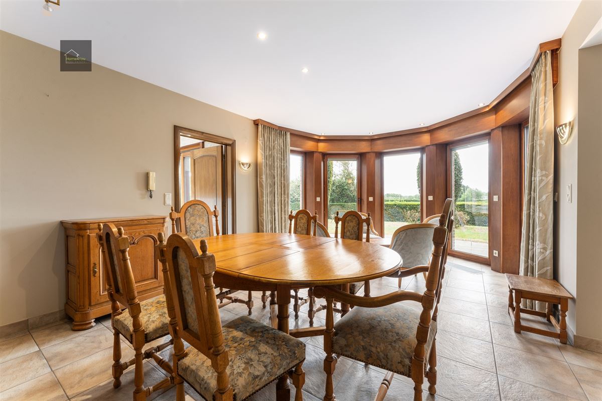 Villa op groot perceel met 5 slaapkamers en prachtig zicht.