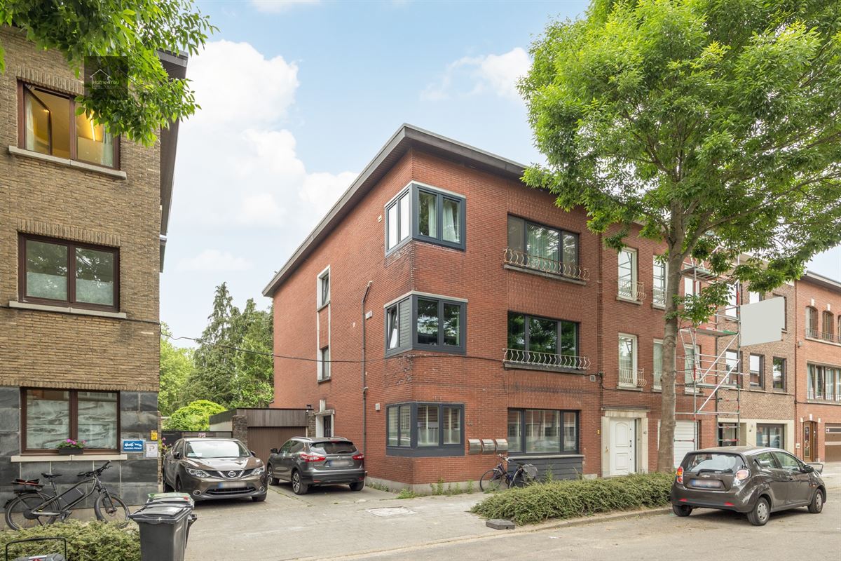 Gelijkvloers appartement met grote tuin en garage