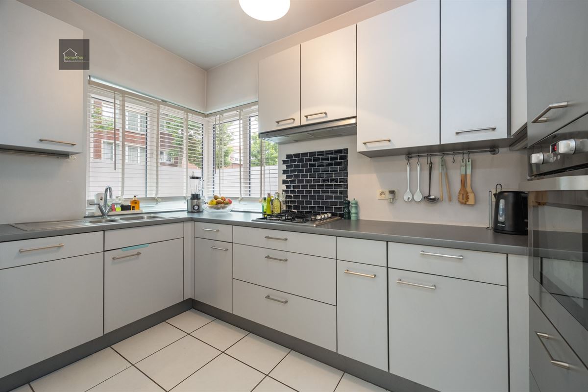 Gelijkvloers appartement met grote tuin en garage