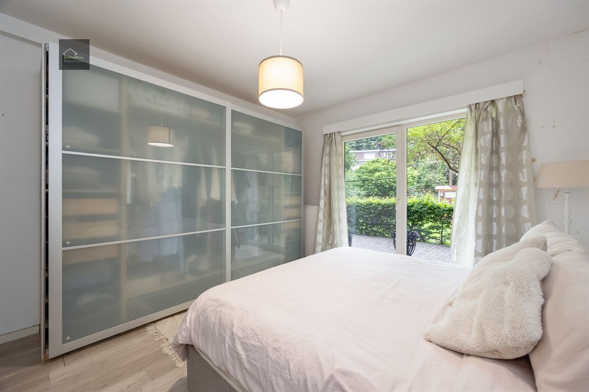 Gelijkvloers appartement met grote tuin en garage