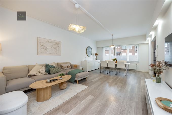 Gelijkvloers appartement met grote tuin en garage