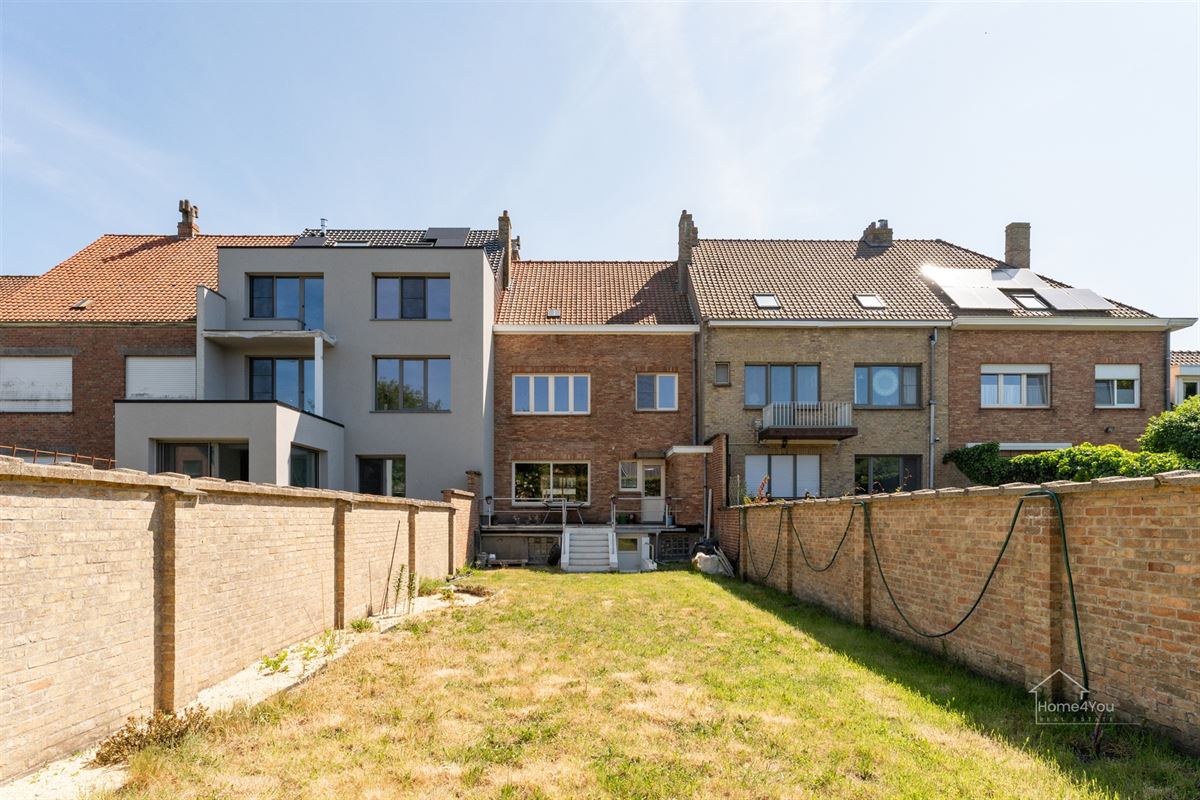Grote rijwoning - 3 slaapkamers, diepe tuin, toplocatie.