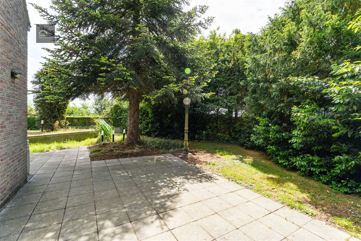 Villa op groot perceel met 5 slaapkamers en prachtig zicht.