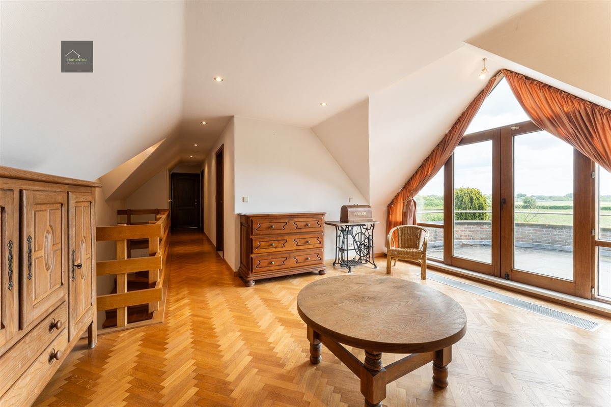Villa op groot perceel met 5 slaapkamers en prachtig zicht.