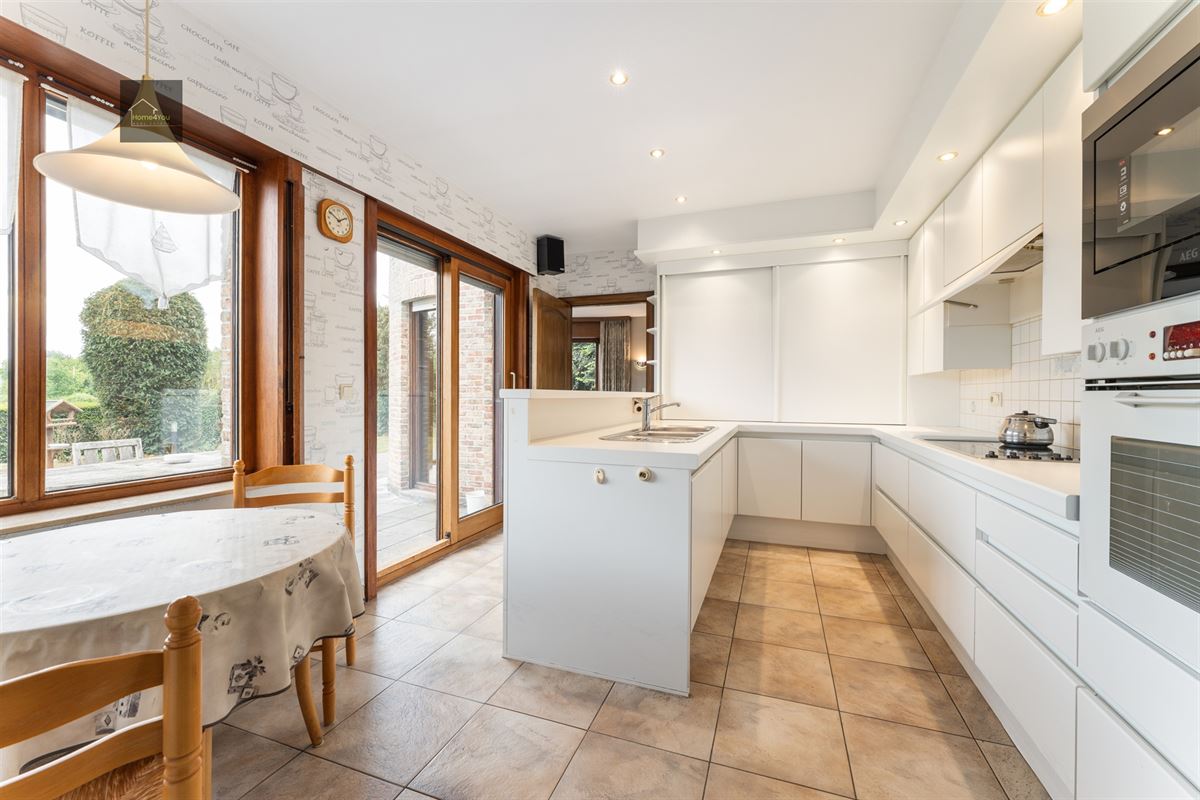 Villa op groot perceel met 5 slaapkamers en prachtig zicht.
