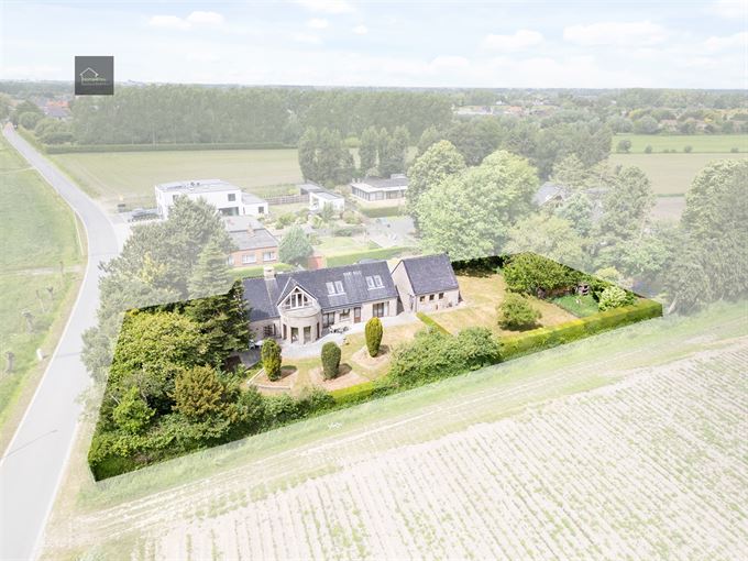 Villa op groot perceel met 5 slaapkamers en prachtig zicht.
