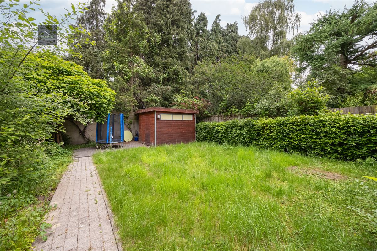 Gelijkvloers appartement met grote tuin en garage