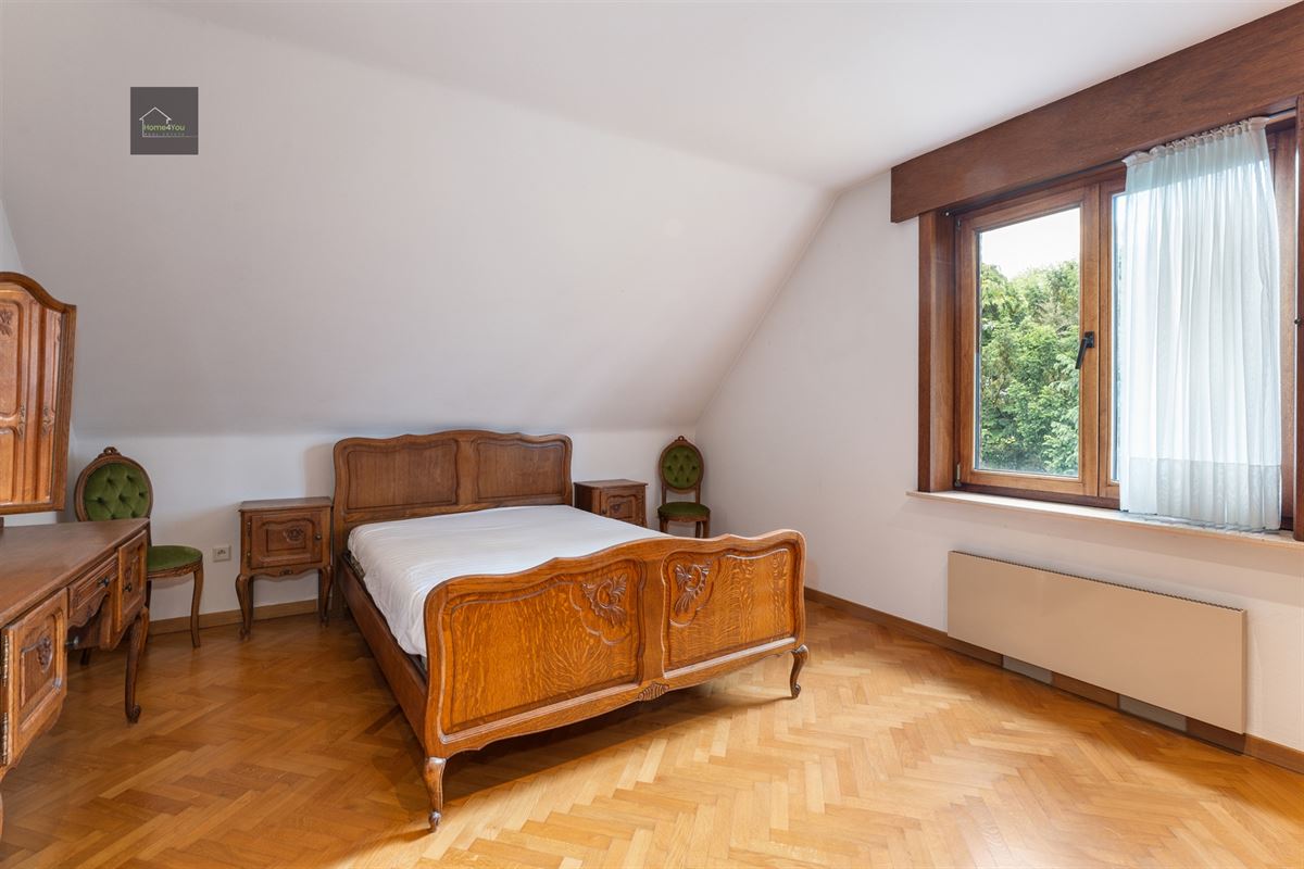 Villa op groot perceel met 5 slaapkamers en prachtig zicht.