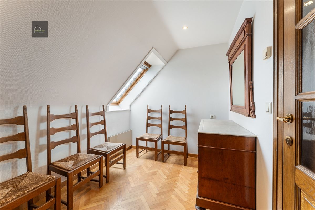 Villa op groot perceel met 5 slaapkamers en prachtig zicht.