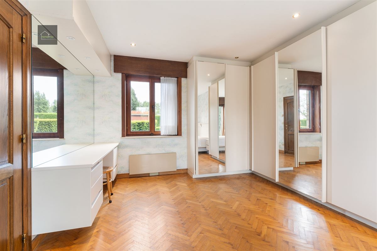 Villa op groot perceel met 5 slaapkamers en prachtig zicht.