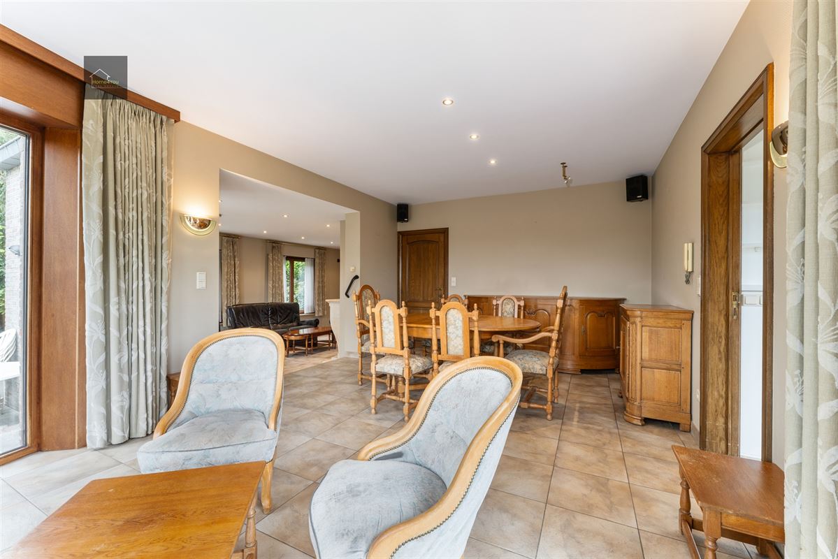 Villa op groot perceel met 5 slaapkamers en prachtig zicht.