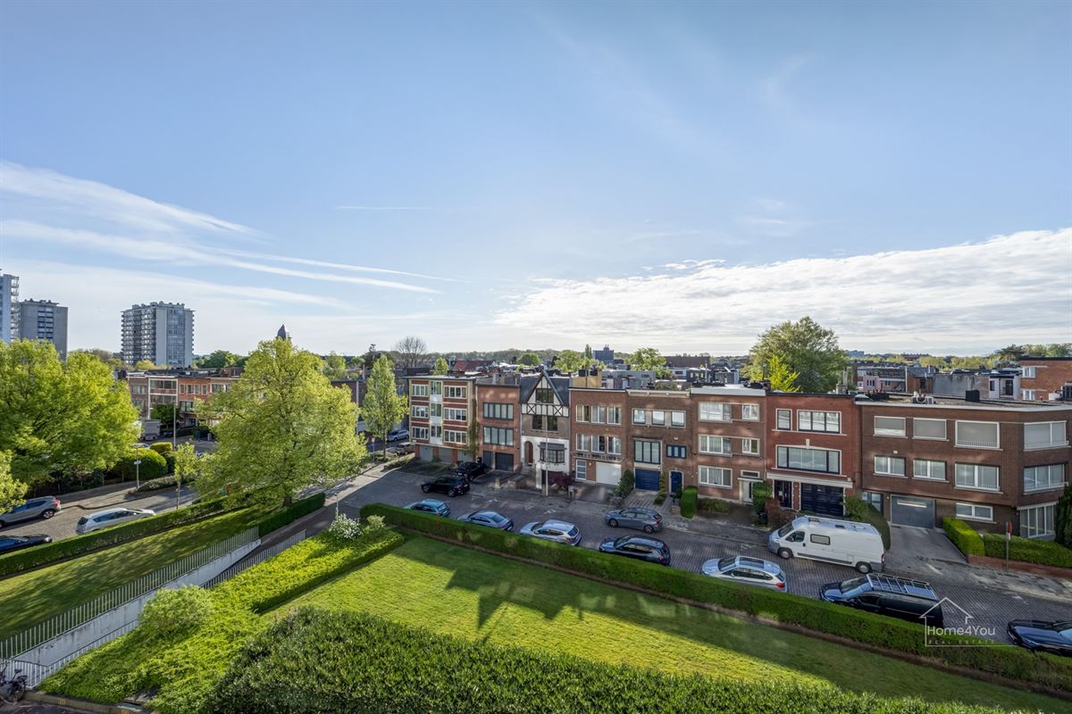 Lichtrijk appartement met 2 slaapkamers, autostaanplaats én groen uitzicht