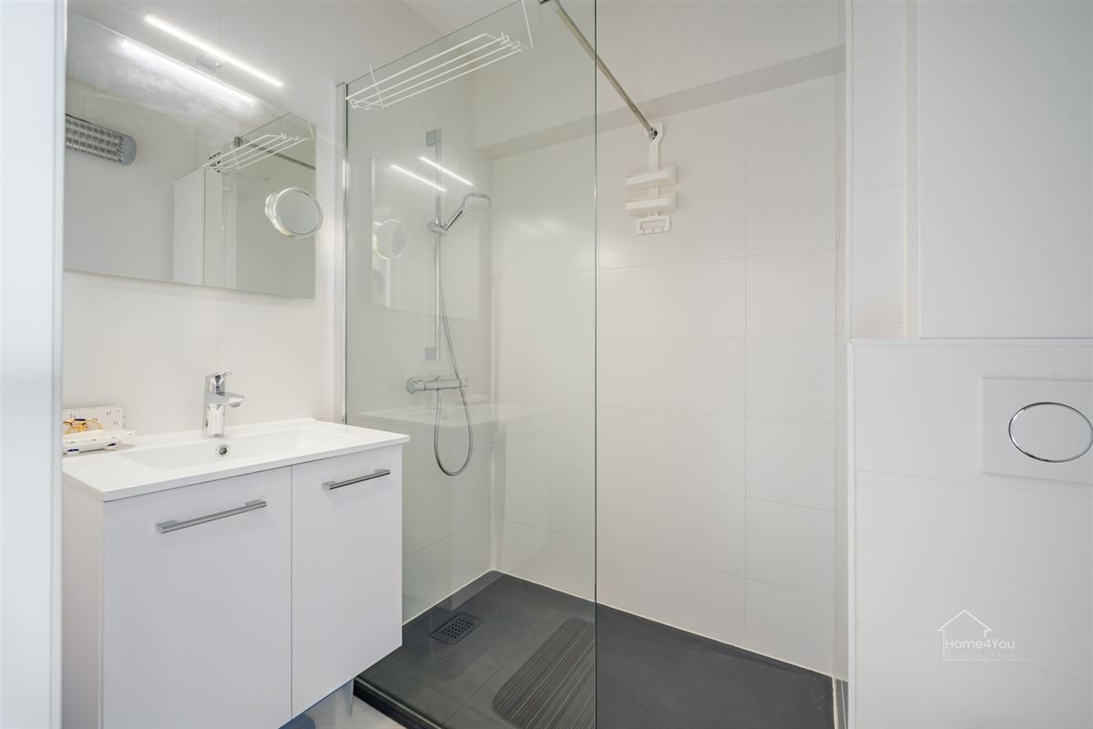 Gerenoveerde, bemeubelde studio met prachtig polderzicht.