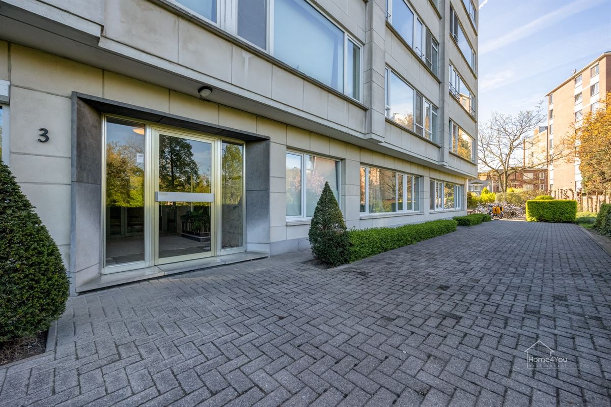 Lichtrijk appartement met 2 slaapkamers, autostaanplaats én groen uitzicht