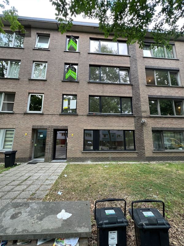 Gerenoveerd appartement met zonnepanelen in kleinschalige blok