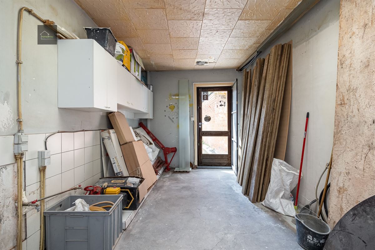 Handelspand met garage en privatieve tuin