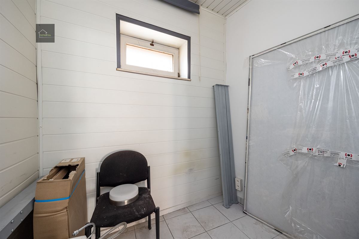Handelspand met garage en privatieve tuin