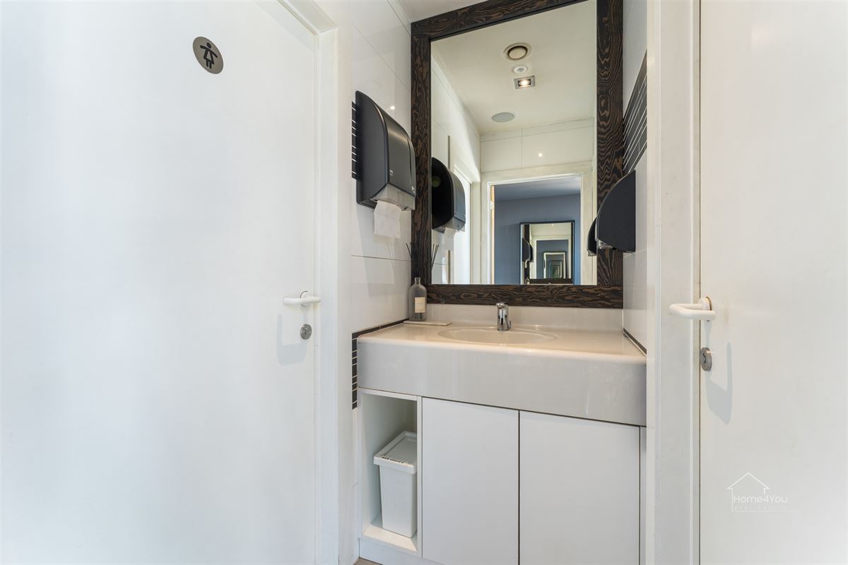 Volledig ingerichte ruime horecazaak aan wandelpromenade!