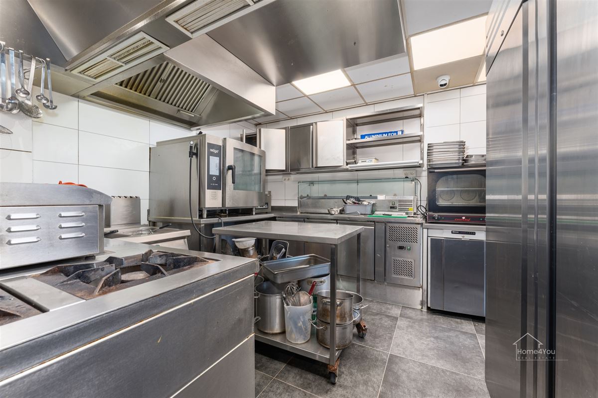 Volledig ingerichte ruime horecazaak aan wandelpromenade!