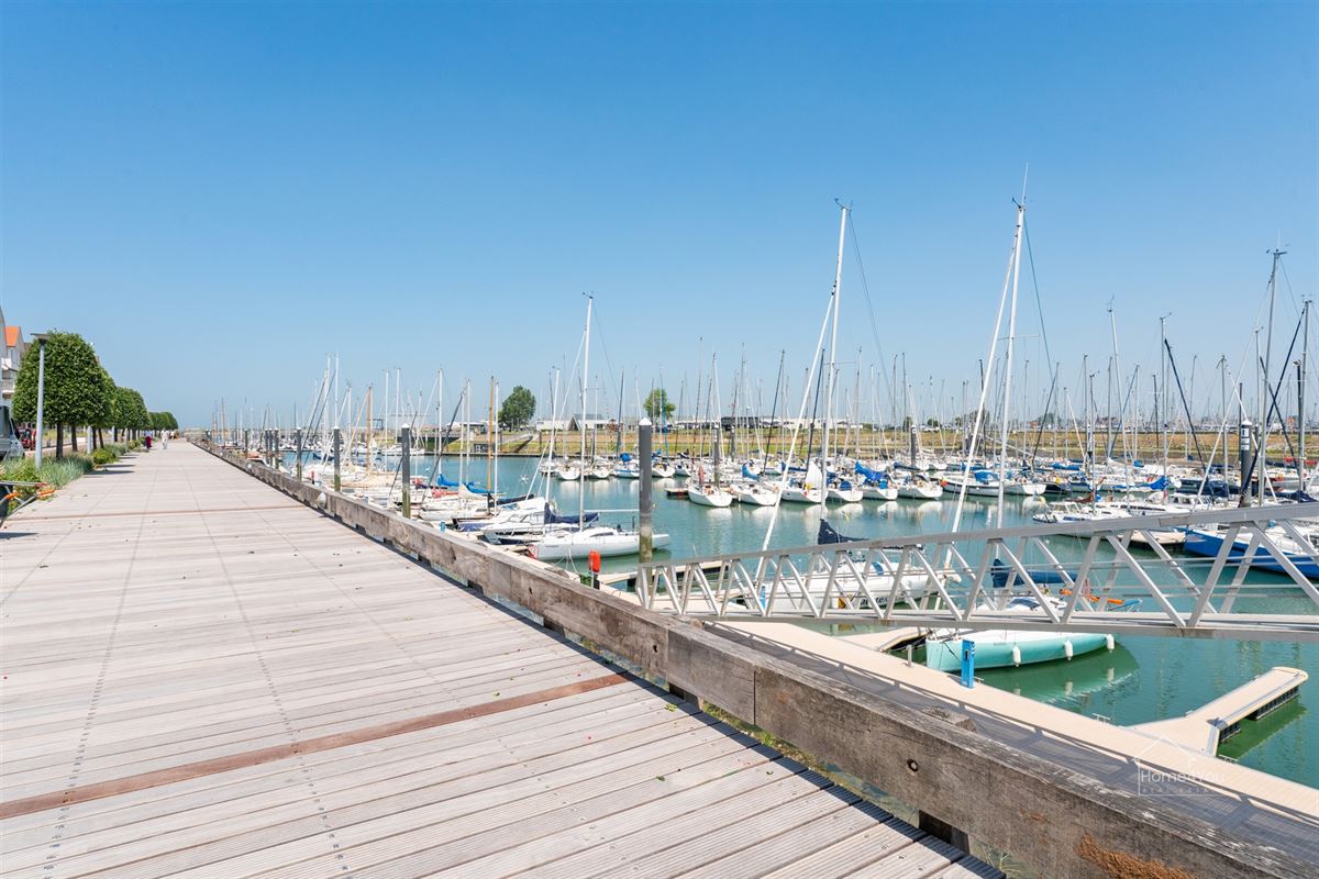 Volledig ingerichte ruime horecazaak aan wandelpromenade!