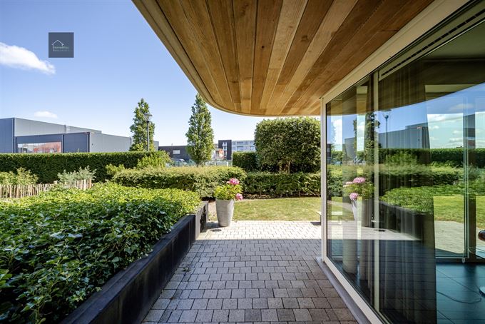 Instapklaar ruim gelijkvloersappartement met tuin!
