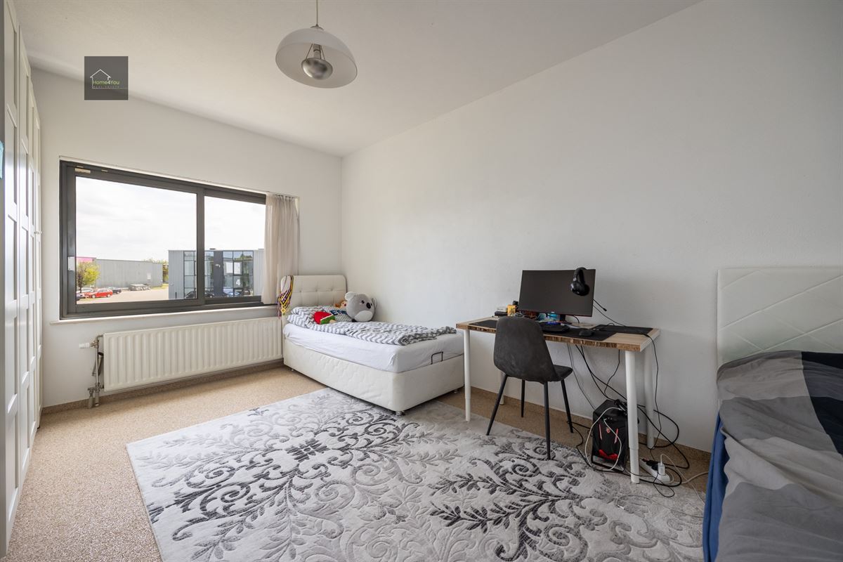 Nijverheidsgebouw + woning 