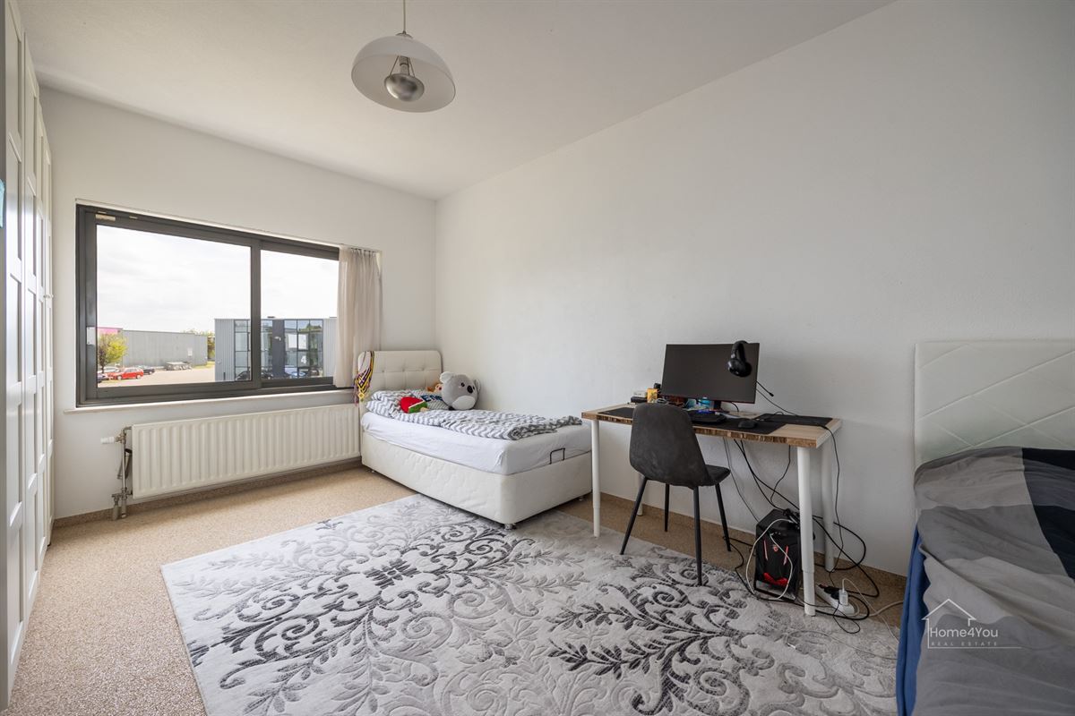 Nijverheidsgebouw + woning