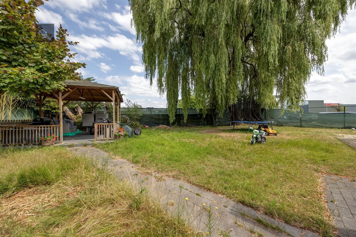 Nijverheidsgebouw + woning 