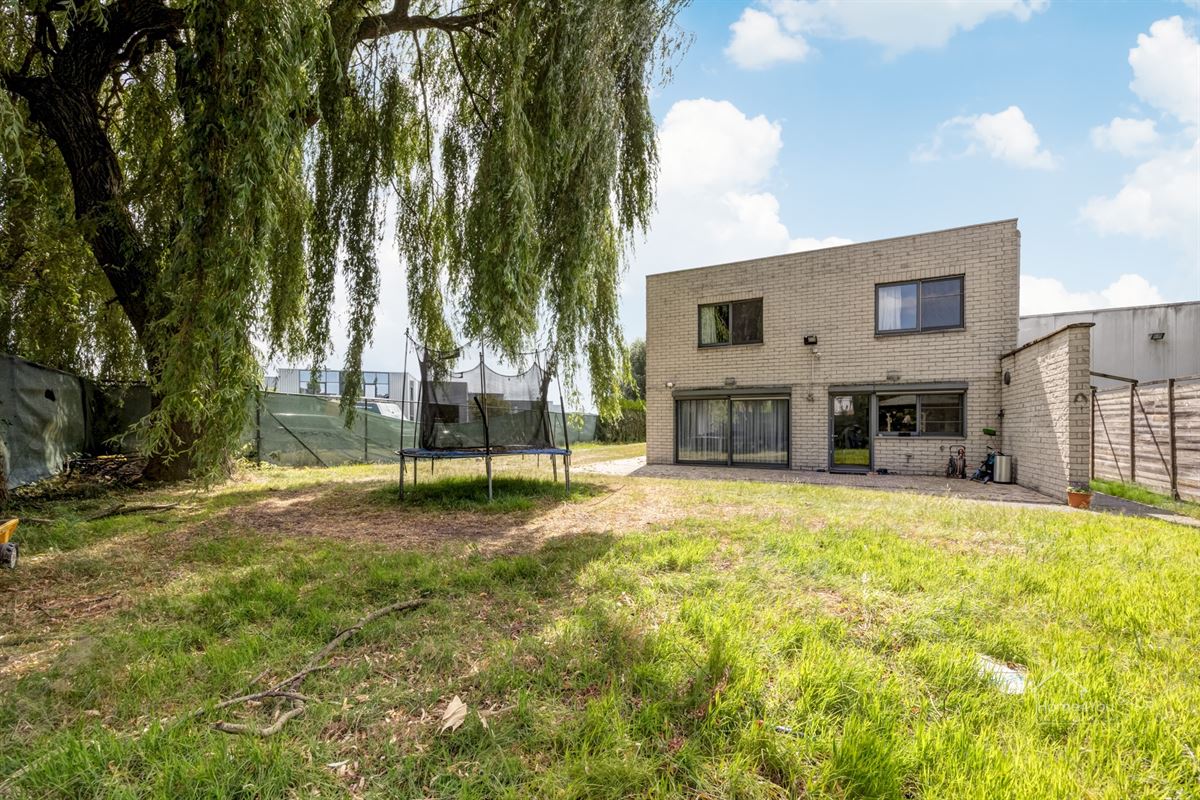 Nijverheidsgebouw + woning