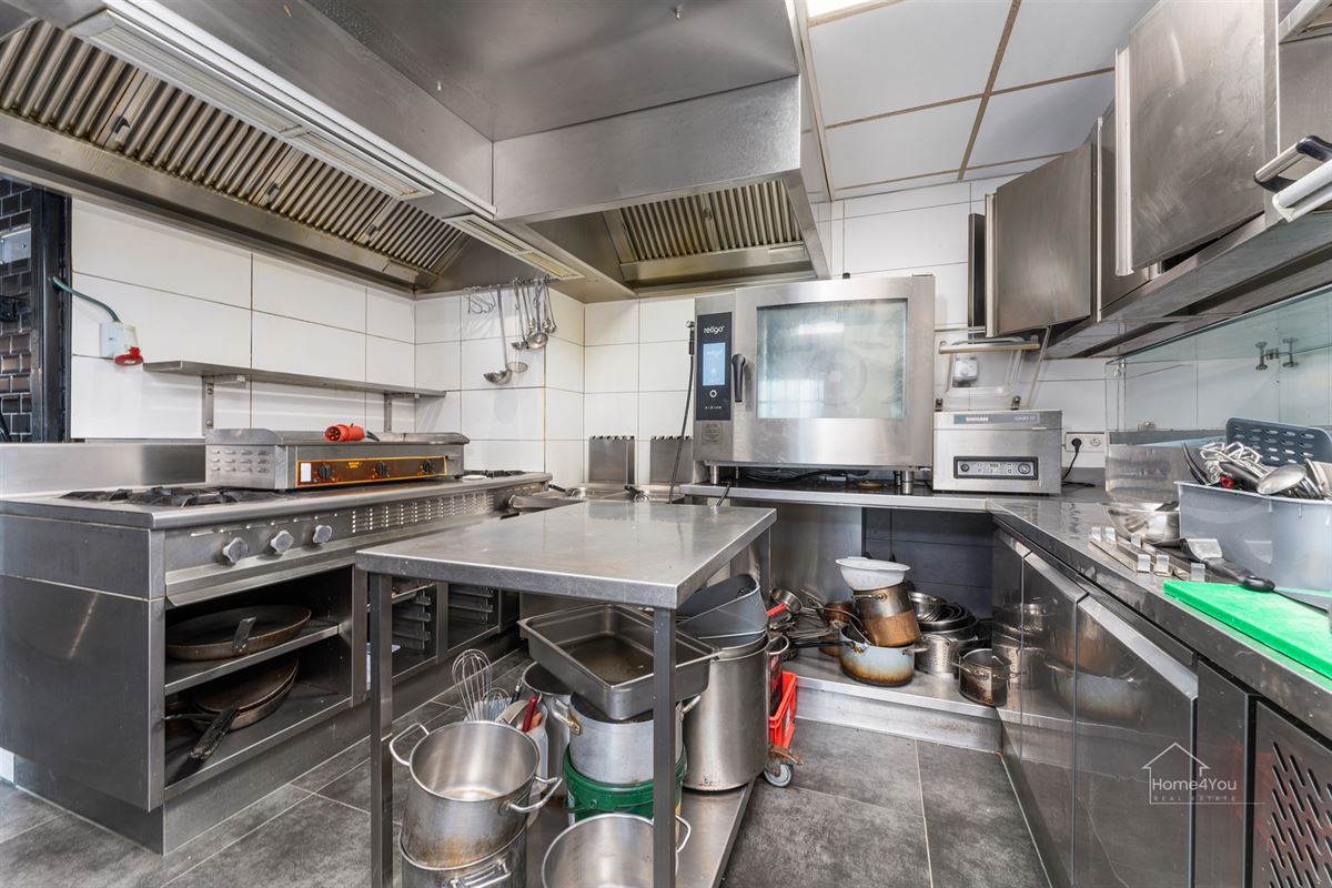 Volledig ingerichte ruime horecazaak aan wandelpromenade!