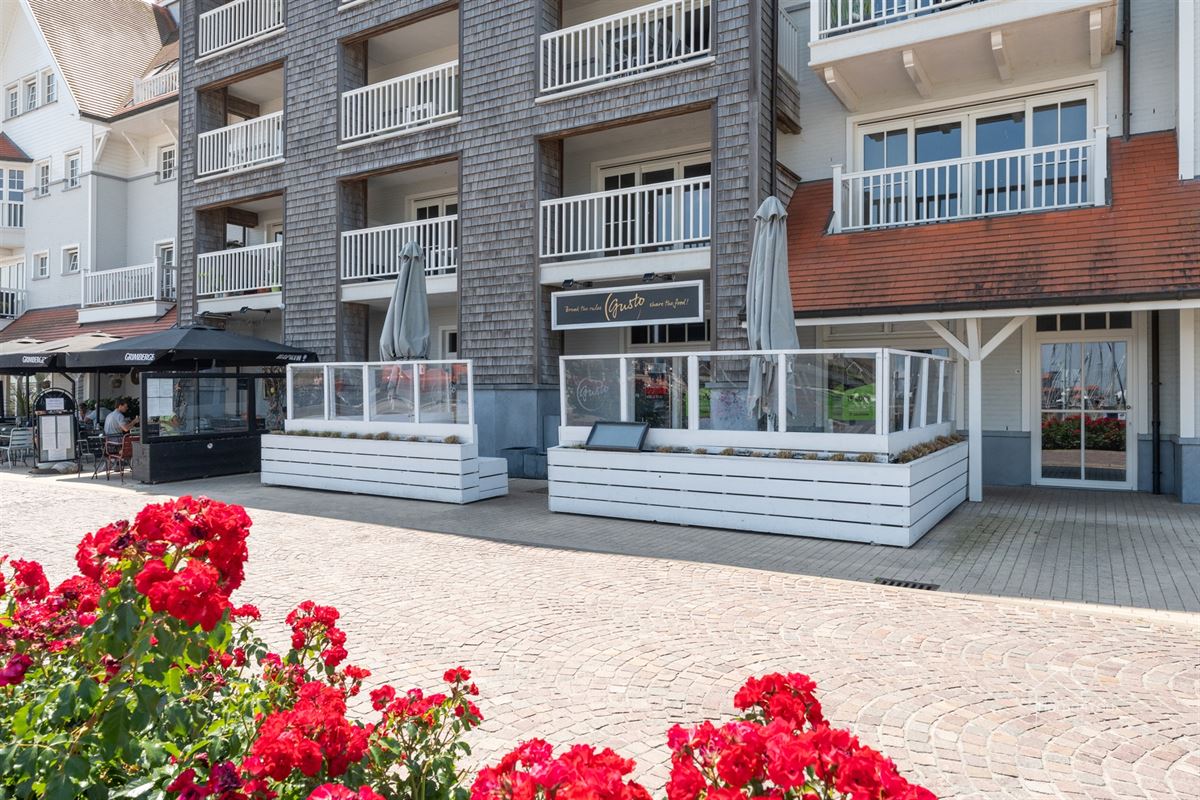 Volledig ingerichte ruime horecazaak aan wandelpromenade!