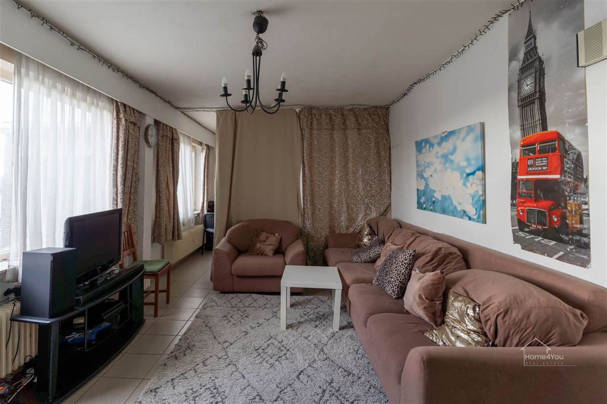 Op te frissen studio in het bruisende Borgerhout te koop!