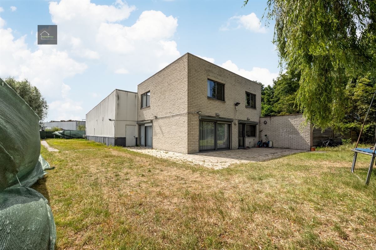 Nijverheidsgebouw + woning 