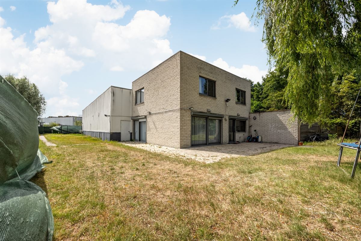 Nijverheidsgebouw + woning