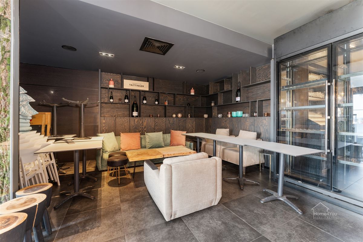 Volledig ingerichte ruime horecazaak aan wandelpromenade!