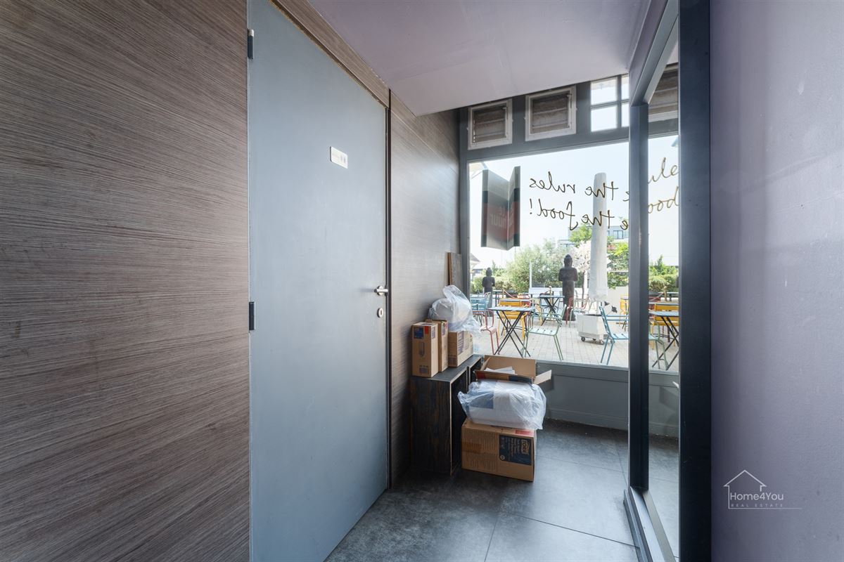 Volledig ingerichte ruime horecazaak aan wandelpromenade!