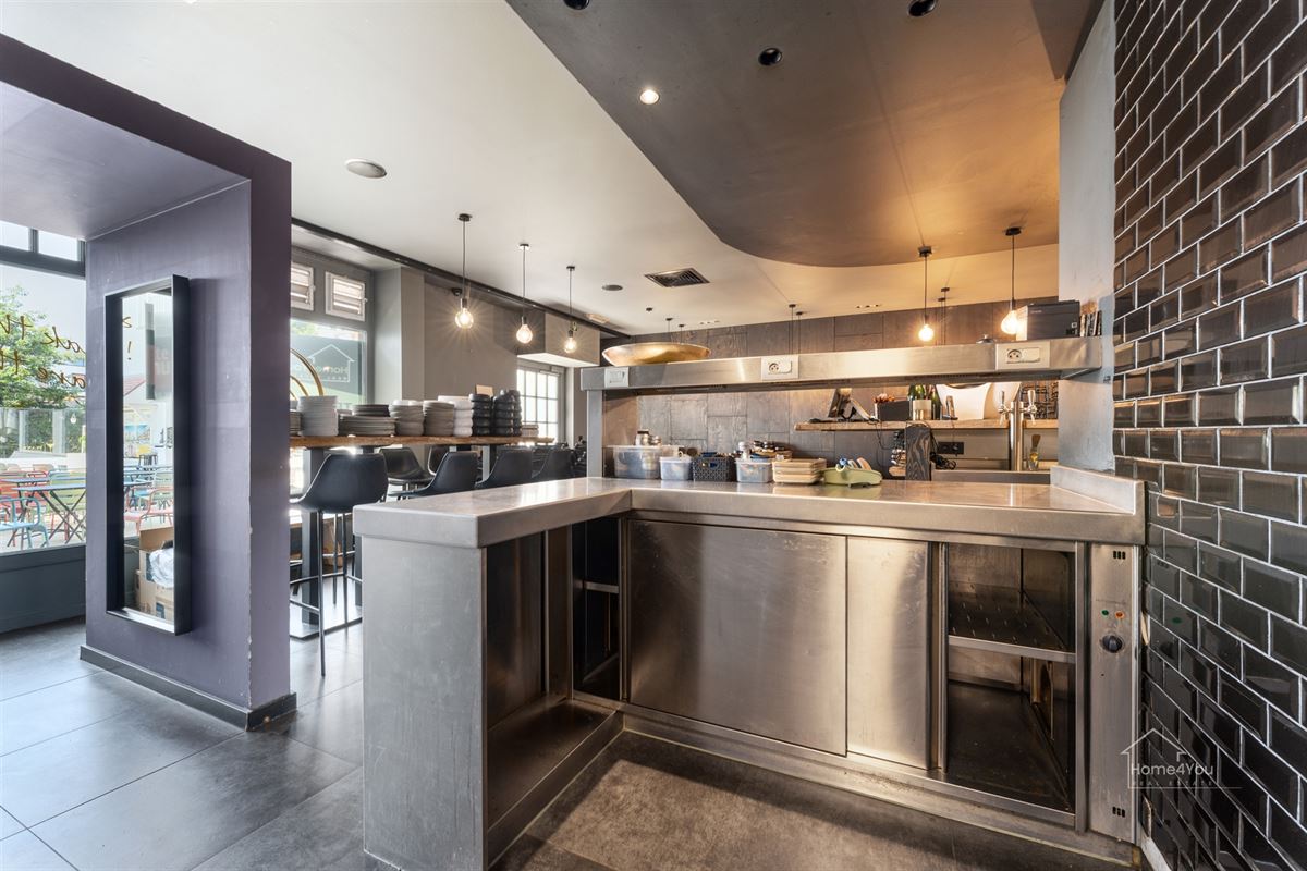 Volledig ingerichte ruime horecazaak aan wandelpromenade!