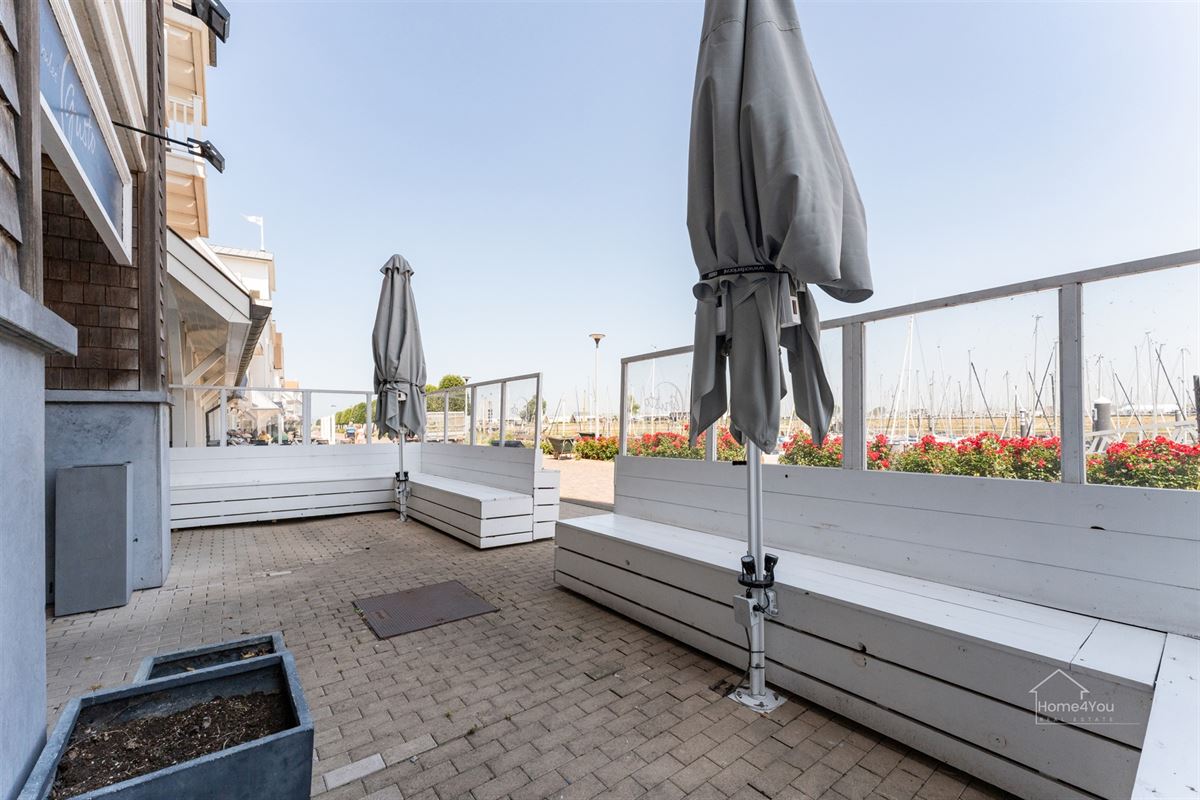 Volledig ingerichte ruime horecazaak aan wandelpromenade!