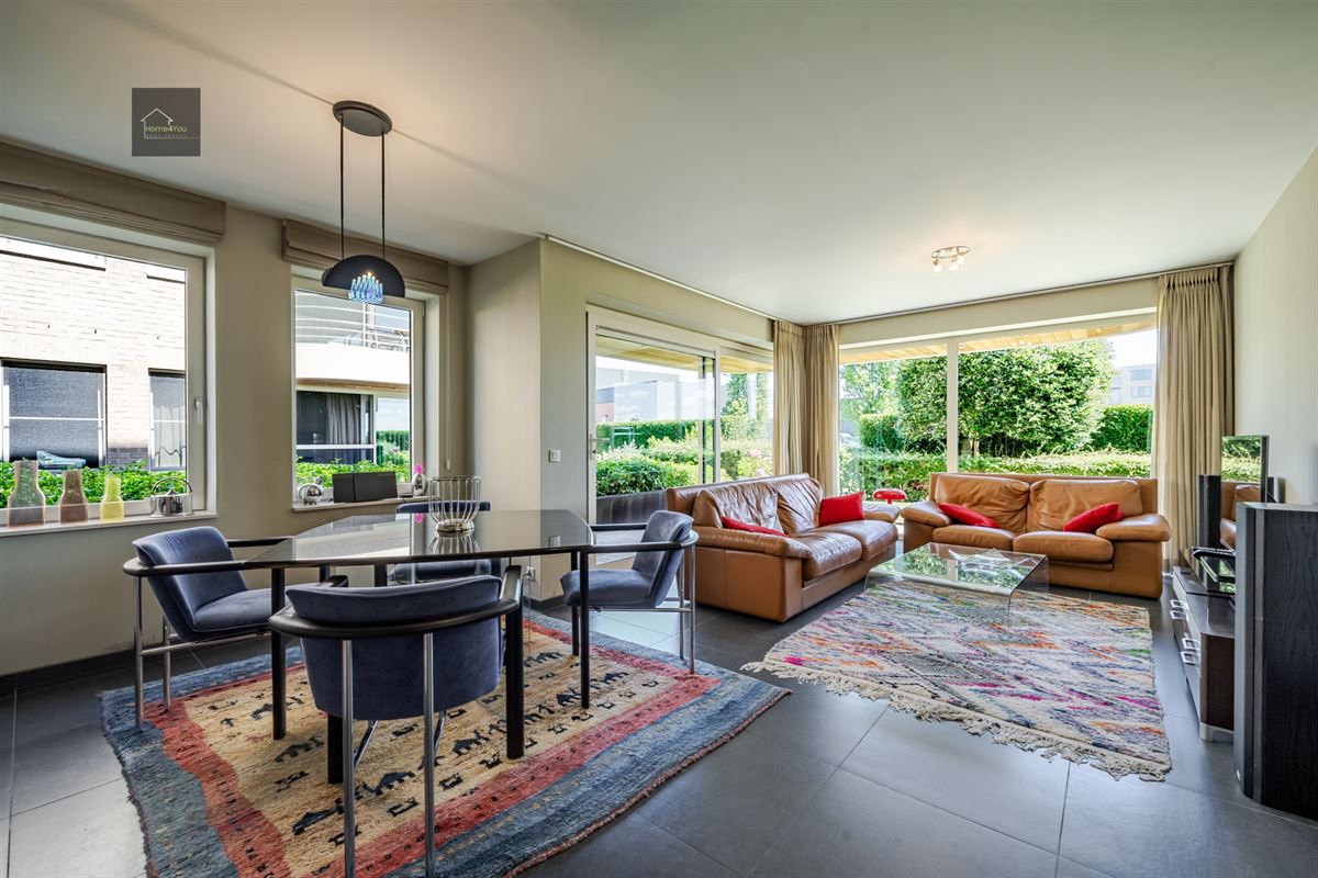 Instapklaar ruim gelijkvloersappartement met tuin!