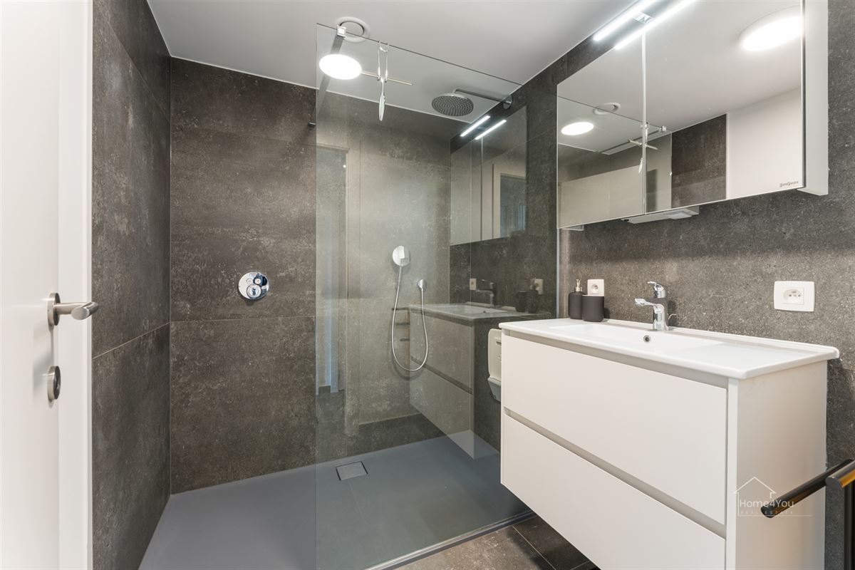 Unieke kans: recent hoekappartement met luxe afwerking.